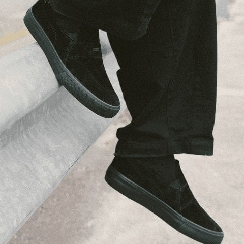 Skate Shoes Globe Liaizon - Black Suede